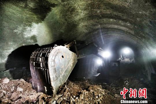中緬國際通道大臨鐵路首座3000米以上隧道貫通