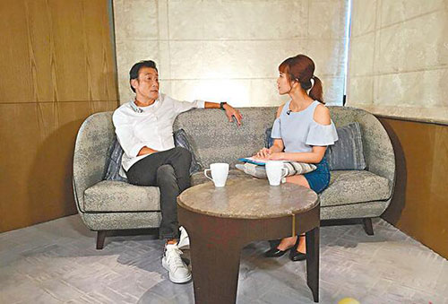 梁家辉谈生活自称宅男结婚32年每天都与太太拍拖
