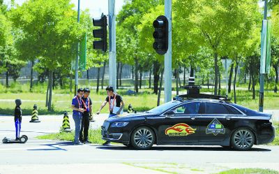 自动驾驶车辆道路上进行测试拿牌照