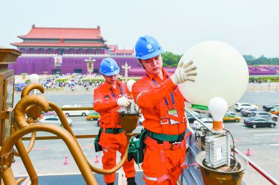 喜迎新中国成立70周年 长安街华灯正式启动“美颜体检”