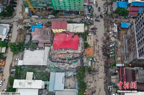 柬埔寨7层建筑倒塌已致18人死亡 救援仍在进行