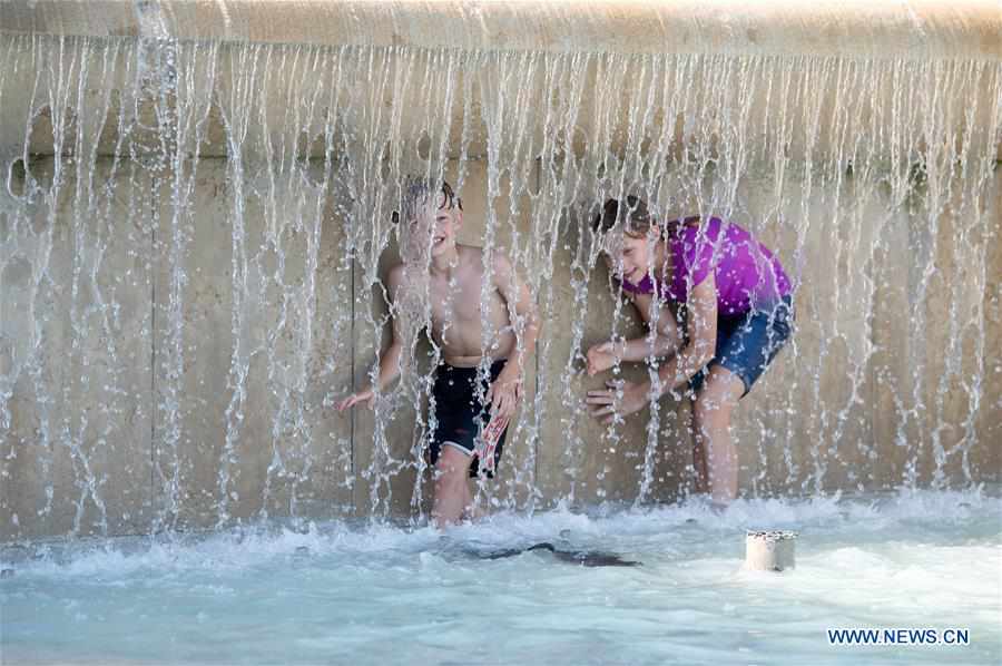 FRANCE-PARIS-HEAT WAVE