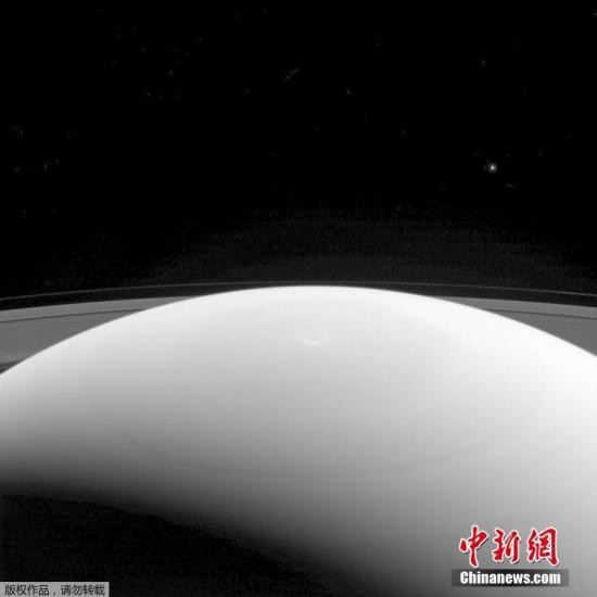 NASA拟2026年再送探测器前往土星最大卫星 时隔近30年