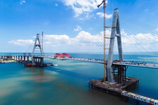 东雷高速通明海特大桥主桥顺利合龙