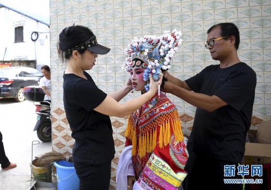 #（图片故事）（3）广西柳州：“小戏迷”进村记