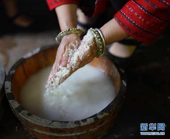 #(社会)(1)广西龙胜:瑶族长发习俗
