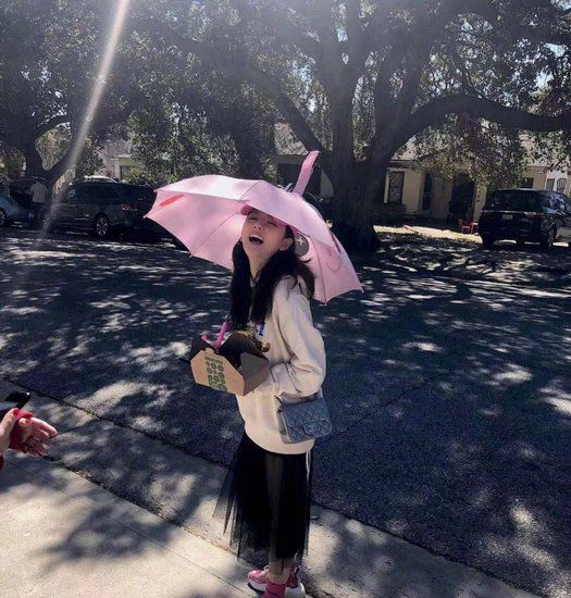 女星為防曬有多拼？宋祖兒分享防曬招數(shù)引圍觀(圖1)