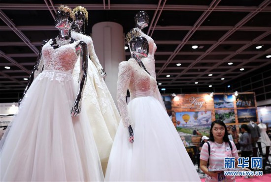 婚纱展视频_婚纱情侣头像