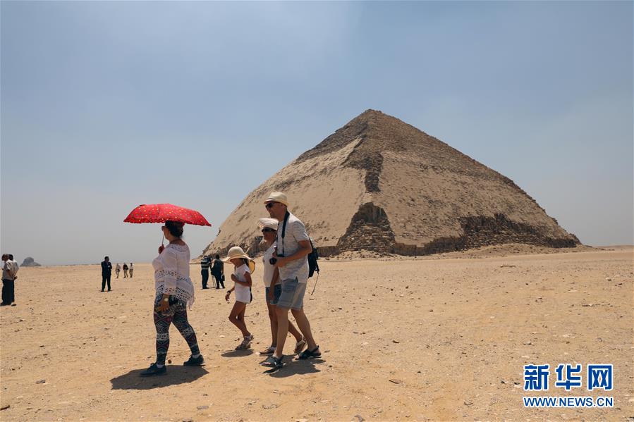 （國際）（17）埃及4500年歷史的彎曲金字塔內部墓室向游客開放