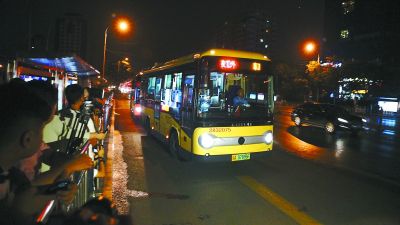 北京公交地铁延时首日"夜行记"