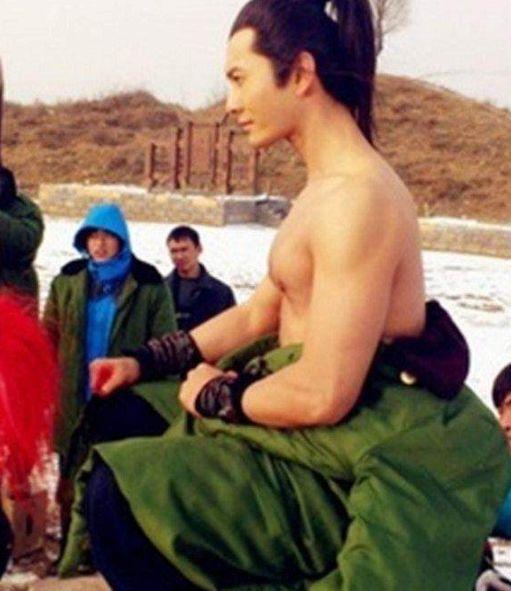 明星反季節工作現場真實辛酸!孫儷伏天穿厚風衣拍外景,惹鄧超要寫英文詩