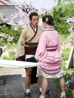 明星反季節工作現場真實辛酸!孫儷伏天穿厚風衣拍外景,惹鄧超要寫英文詩