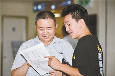 两位战场功臣同天送子参军