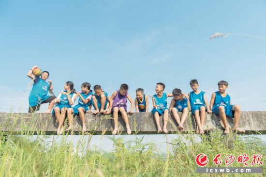 乡村少年 逐梦篮球
