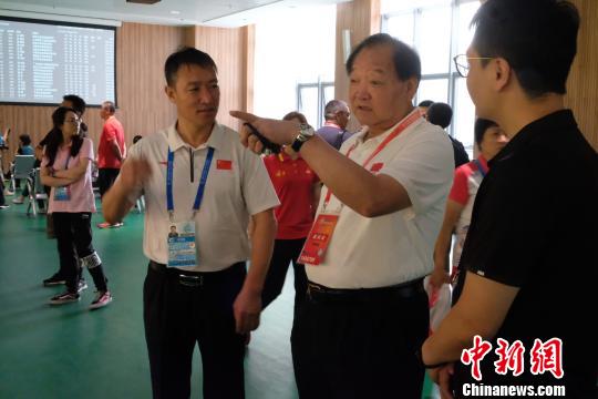 退休仍是“射击人”许海峰寄语年轻“射手”