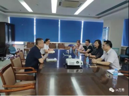 區娜帶隊走訪服務移動公司
