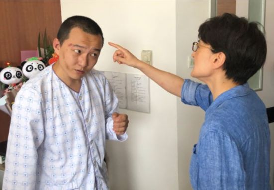 记者付国豪接受专访讲述遭围殴细节:宁可挨打不能还手