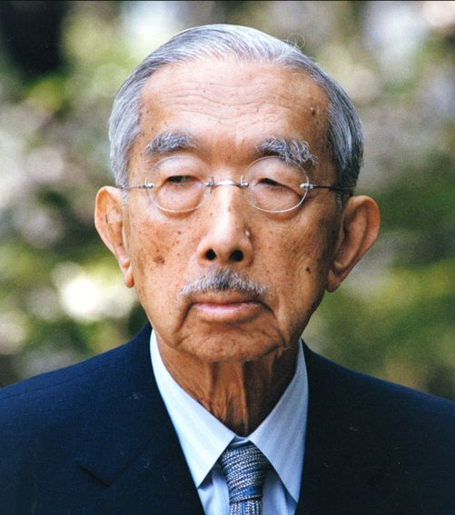 裕仁天皇欲对二战表示悔意 遭时任首相反对     据日本共同社报道,19