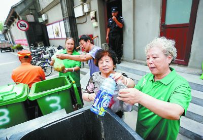 垃圾不落地 试点一年900多户街坊养成了分类投放垃圾新习惯