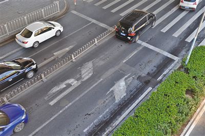 北京路段现状存隐患：道路变窄道减少 路口未设红绿灯