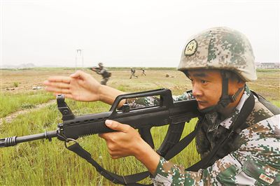 以英雄为旗 