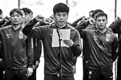 國足今日出征馬爾代夫誓師大會上裡皮鼓勁弟子