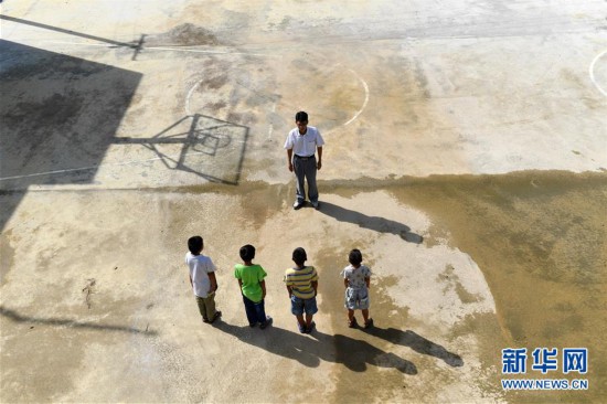 为人师表 初心如炬--山区教师7年影像志