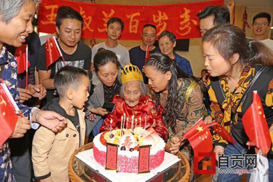 四川百岁老人寿宴盛宴，百岁之庆，摆设118桌的尊荣