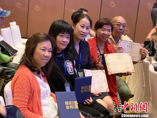 首批60名港澳导游及领队获颁横琴专用导游证
