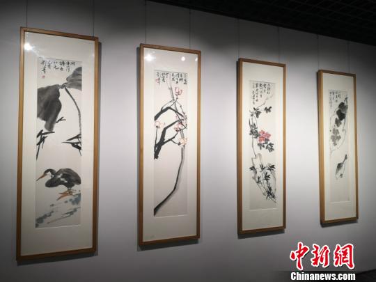 刘墨诗书画展长沙展出寄情翰墨写意人生