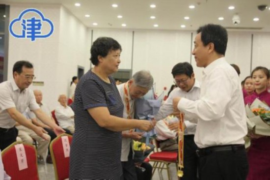 113名南開老同志獲頒“慶祝中華人民共和國成立70周年”紀念章