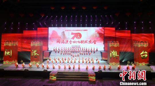 图为童谣吟唱《百家姓里有根脉》。 吕明 摄