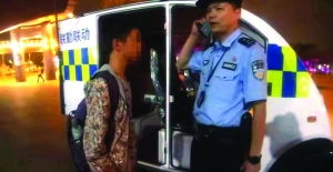 13岁孩子独自坐火车 夜晚徘徊南京站