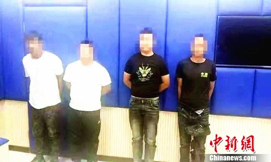 4名男子竟然冒充警察实施抢劫 抢走其种地挖出来的古钱币约15斤