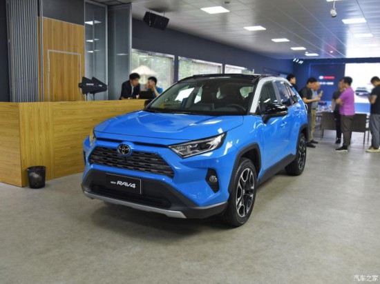 一汽丰田 RAV4荣放 2020款 2.0L CVT四驱尊贵版