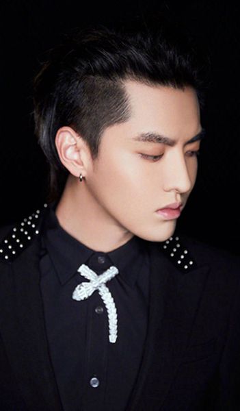 盘点娱乐圈男星的禁欲系穿搭 谁是你心中的禁