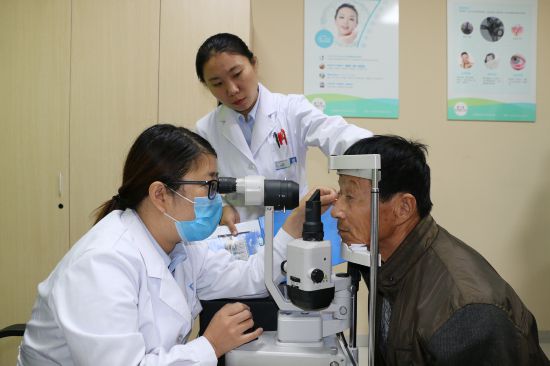 免费角膜移植手术 助燃贫困村民未来希望