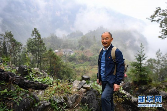 10月15日在湖南常德石门县金河村拍摄的张忠富.
