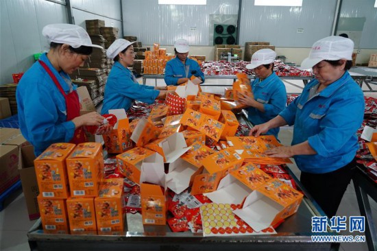 对于贫困人口食物_贫困人口数量统计图(2)