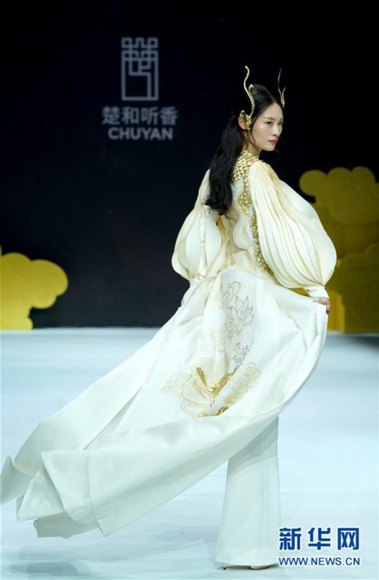 （文化）（3）“楚和聽香 CHUYAN·開元”時裝發布會在京舉行