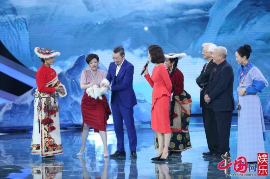 《魅力中国城》牧民现场科普“熊出没”逃生技巧