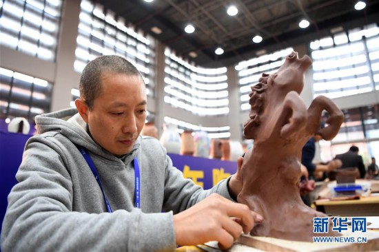 (社会)(4)重庆:传统制陶技艺大比拼