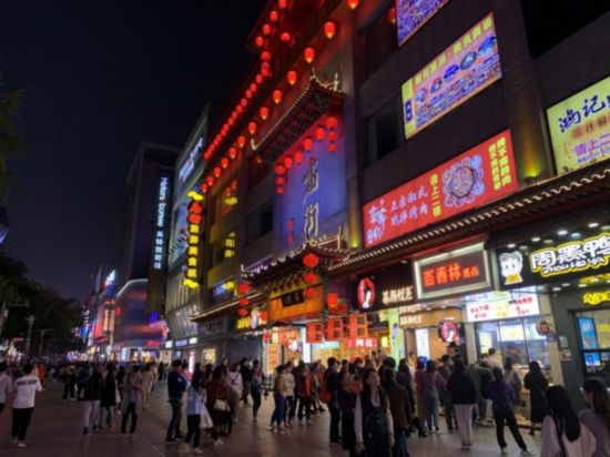 廟街入駐王府井:美食與文化交相輝映的網紅打卡地