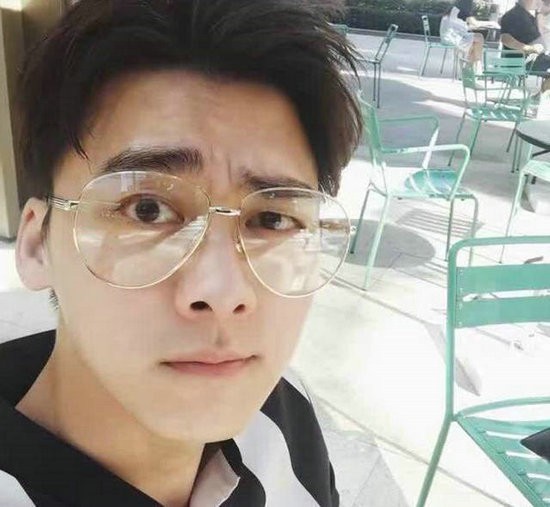戴什么眼镜眼睛大,戴什么眼镜眼睛大一点