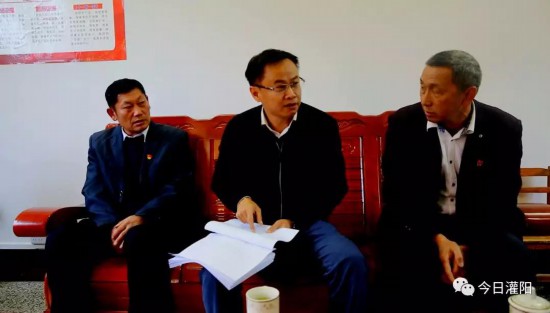 广西灌阳县 脱贫攻坚      11月28日上午,县委书记周春涌先后深入灌阳