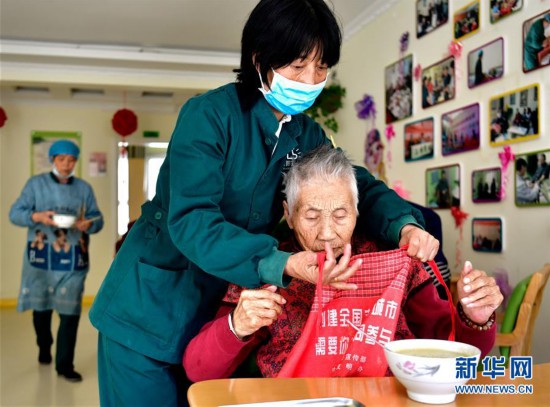 告别“开水泡馍” 家门口吃营养餐