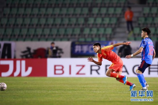 （體育）（2）足球——東亞杯：中國國家男子足球選拔隊不敵日本男足