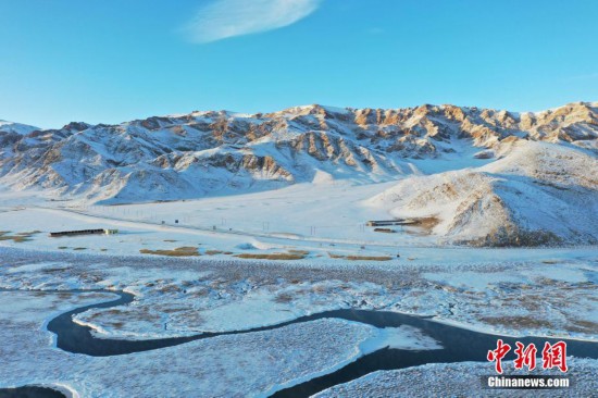 新疆巴音布鲁克雪景美如画