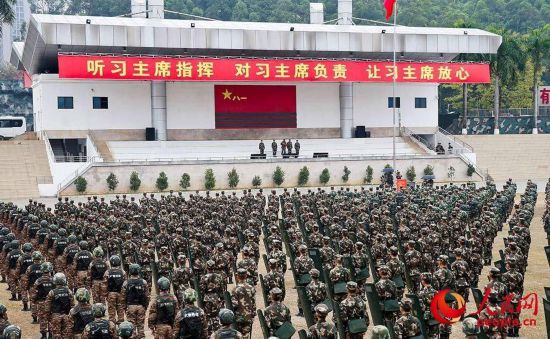 1月2日,开训仪式现场,参训官兵整齐列队。