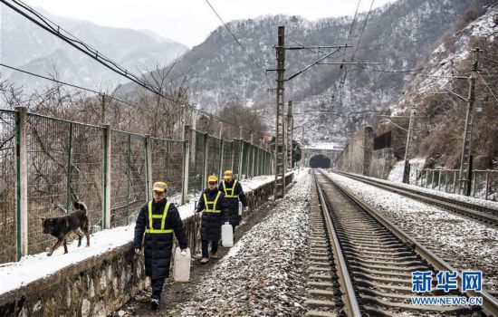 ���´��߻��㣩��5����ʯ�£����롰�ƶ�Сվ�����ഺ�ػ�